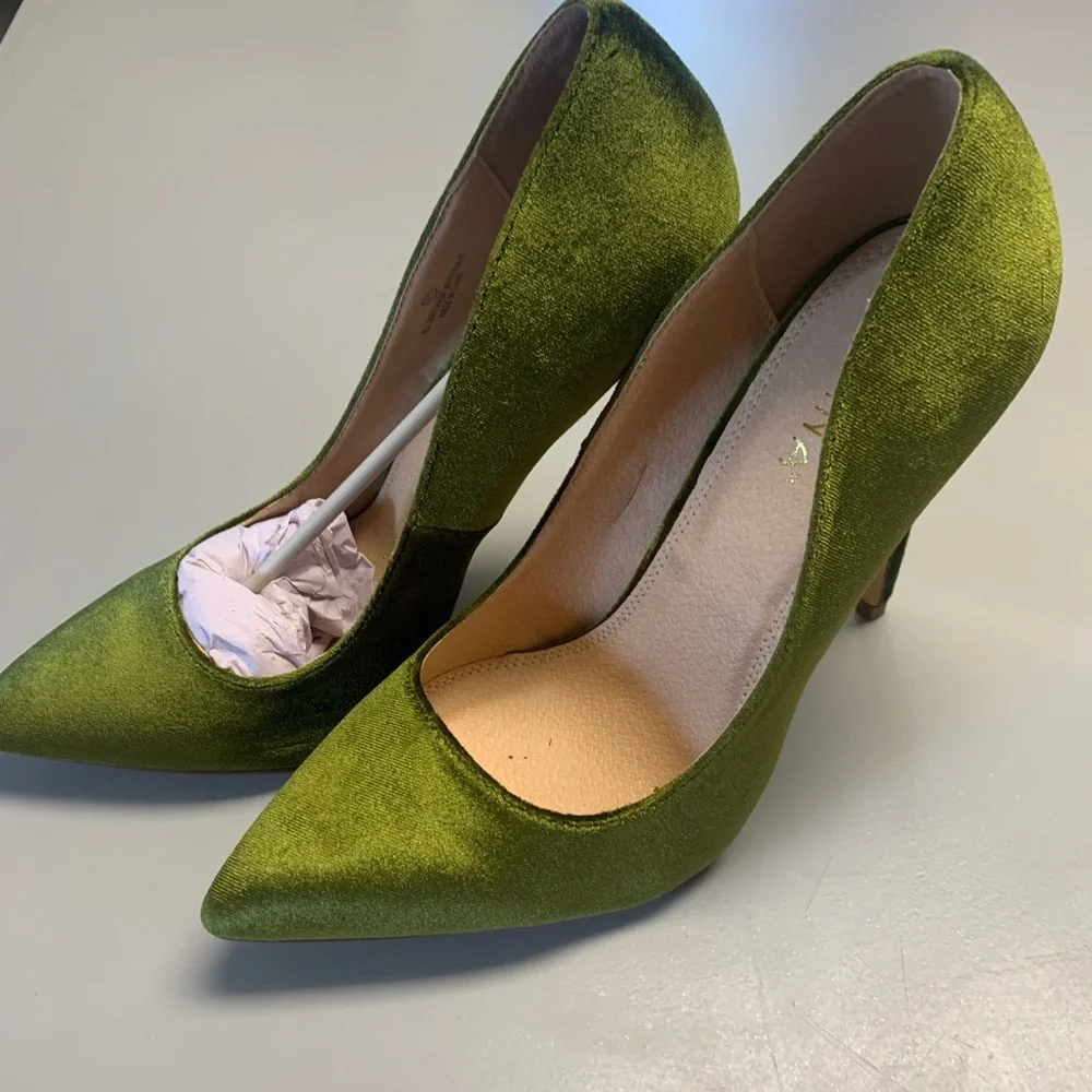 High Heels - Picture 1 of 3